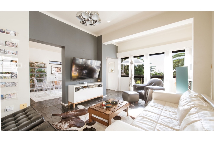 5 Bedroom Property for Sale in Green Point Western Cape